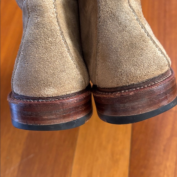 Alden Men's Tan Suede Chukka Boots - Picture 4 of 11